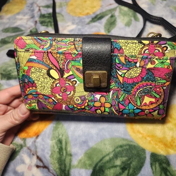 Vibrant Floral Clutch with Black Accents Sakroots - Picture 3 of 12